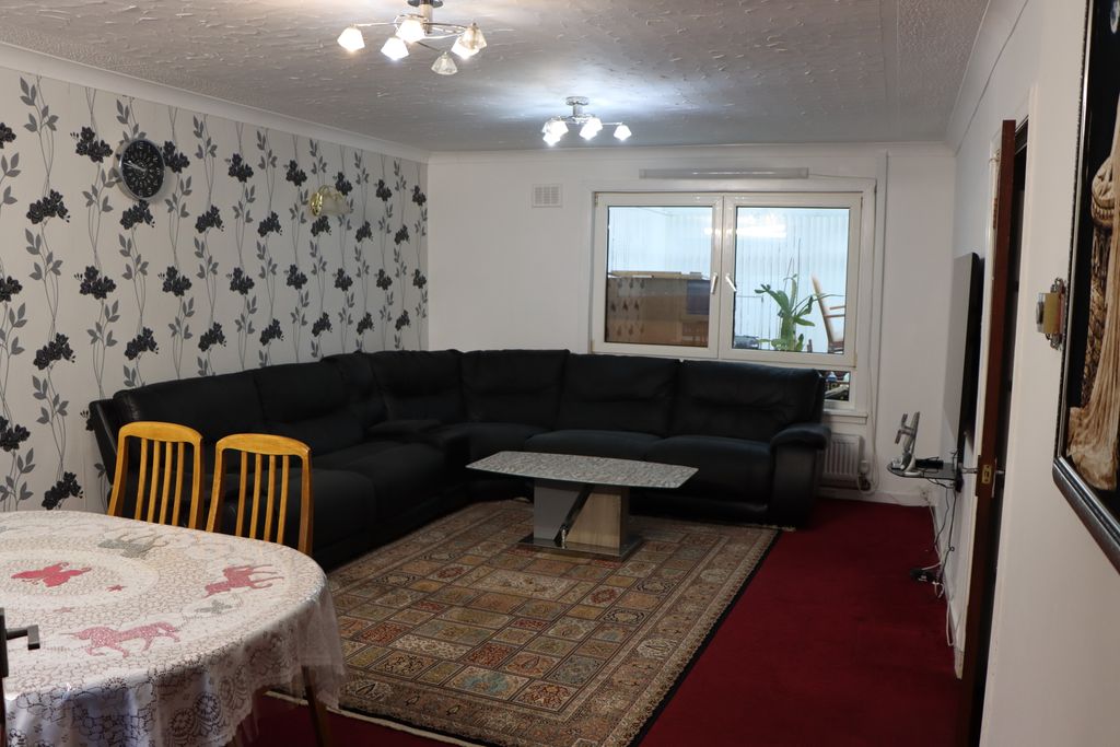 Property photo 2 of 8