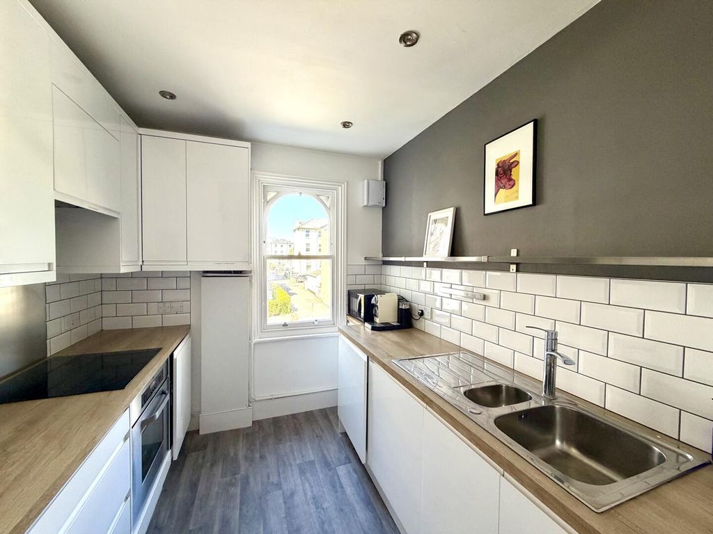 Property photo 2 of 5 Kitchen