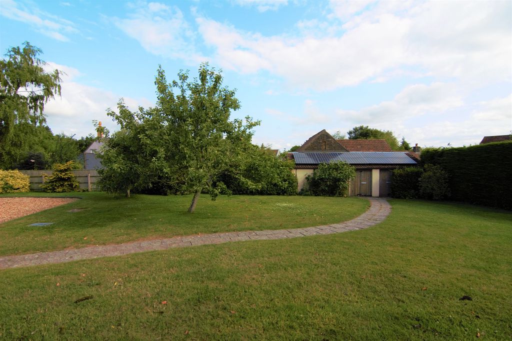 Property photo 3 of 12