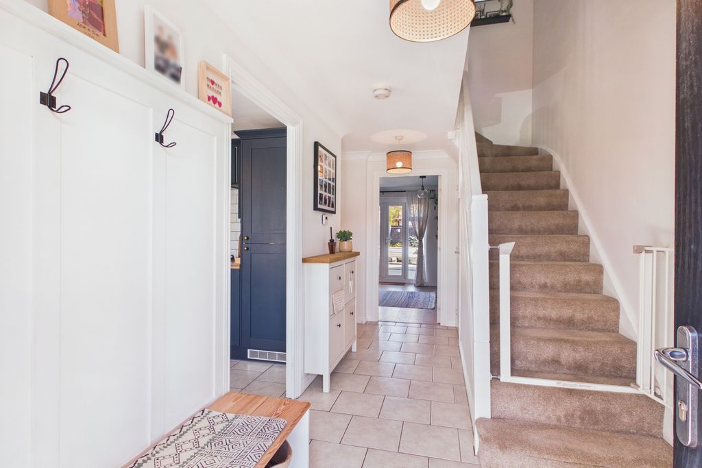 Property photo 2 of 24 Ewemove Spalding - Danube Square - Entrance Hall