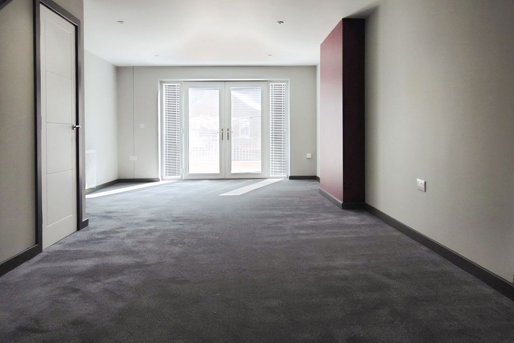Property photo 2 of 7 Pbox-Img.Jpg