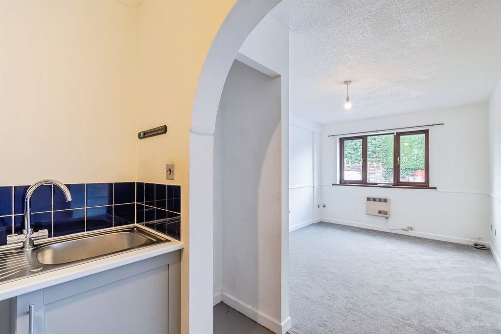 Property photo 2 of 22