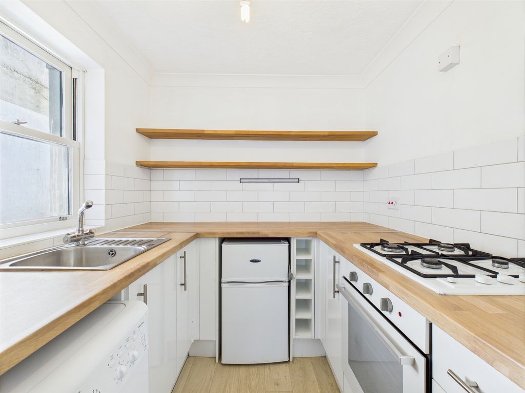 Property photo 3 of 18 Kitchen
