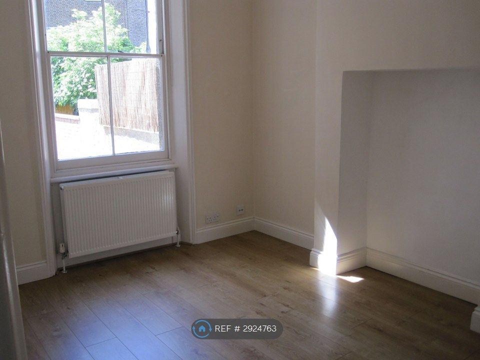 Property photo 2 of 6 Bedroom