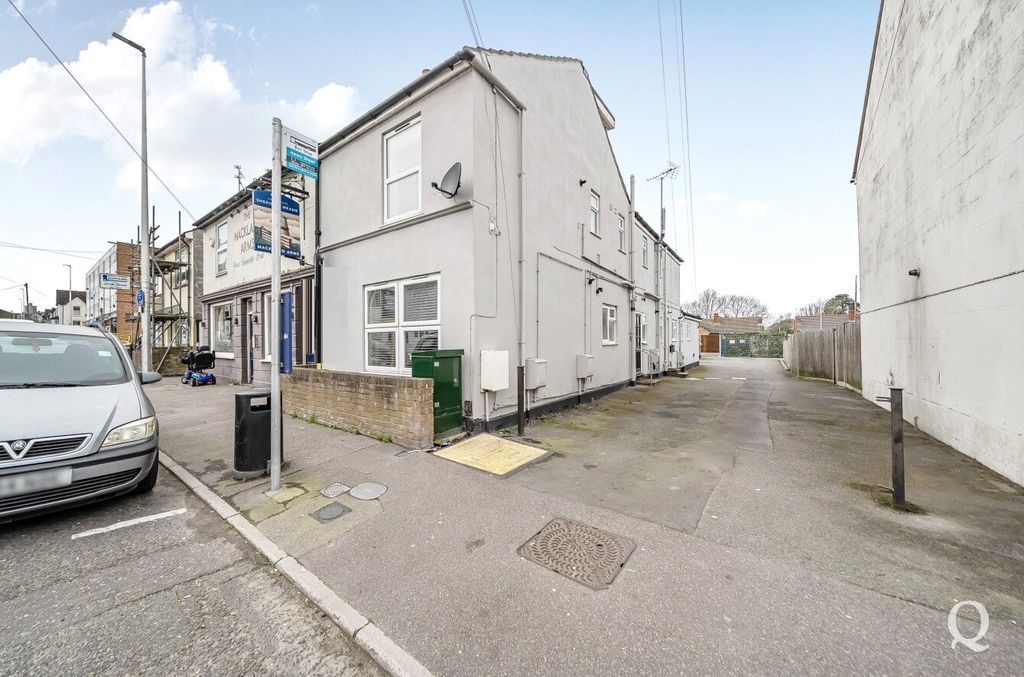 Property photo 1 of 17 Picture No. 21