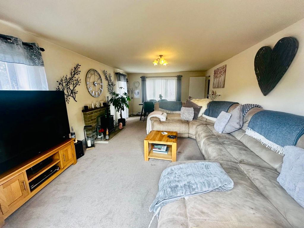Property photo 3 of 14 Living Room