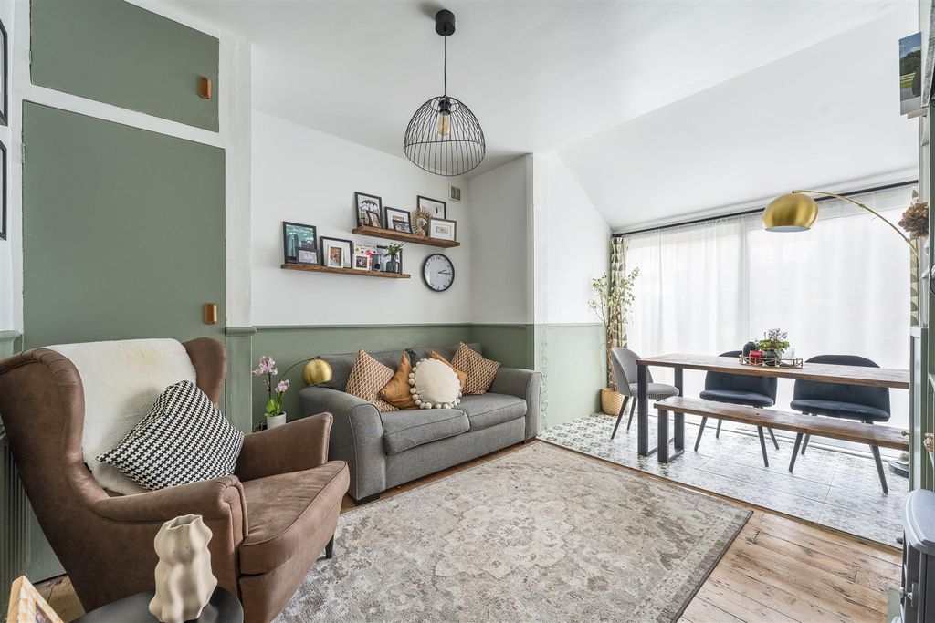 Property photo 2 of 21 Preston Road, 42A