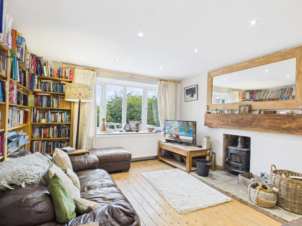 Property photo 3 of 15 Cam02313G0-Pr0102-Still007