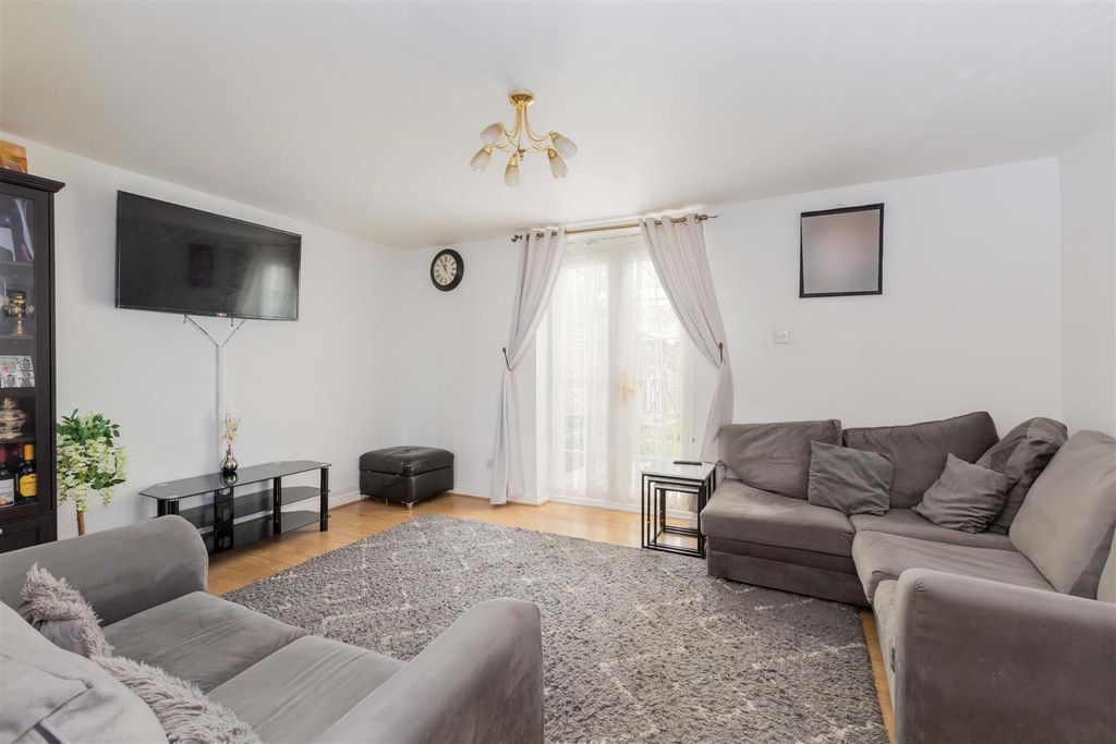 Property photo 2 of 17 75 High Street Chalvey-10.Jpg