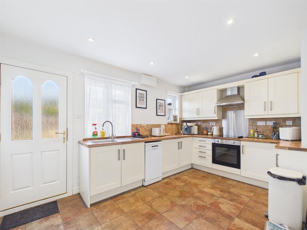 Property photo 2 of 10 Kitchen/Diner