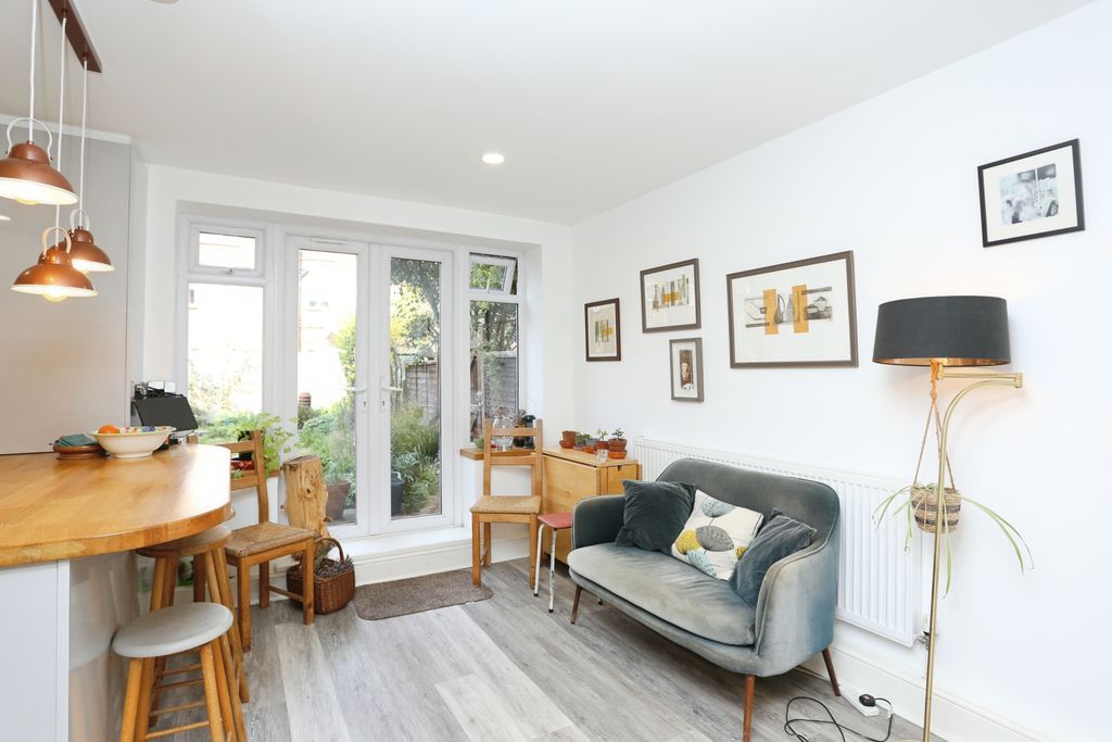 Property photo 3 of 11 Dining Area