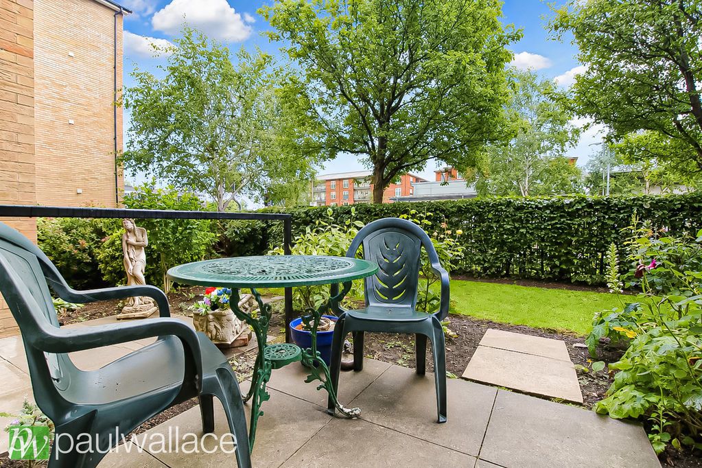 Property photo 2 of 11 Direct Access To Communal Garden