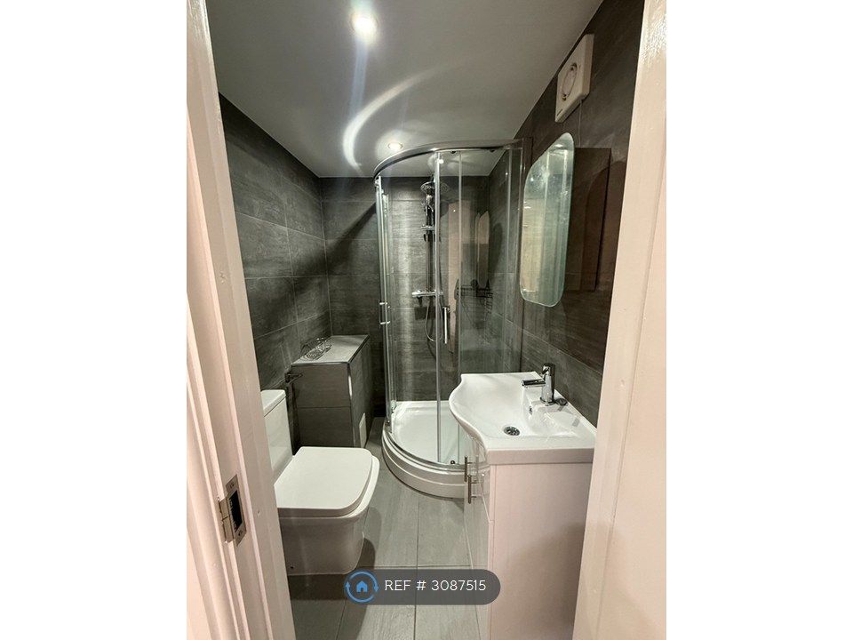 Property photo 3 of 8 Bathroom