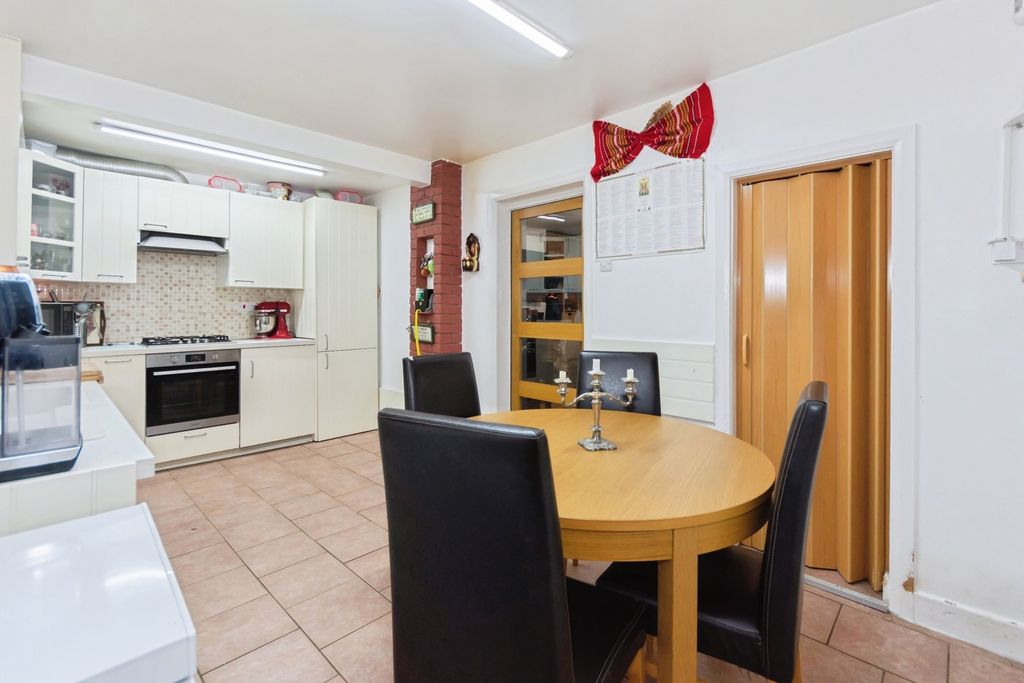 Property photo 3 of 17 Pbox-Img.Jpg