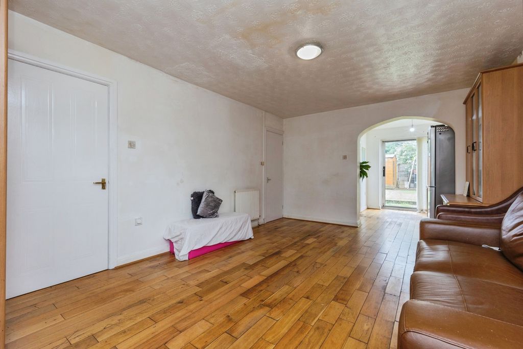 Property photo 3 of 18 Pbox-Img.Jpg