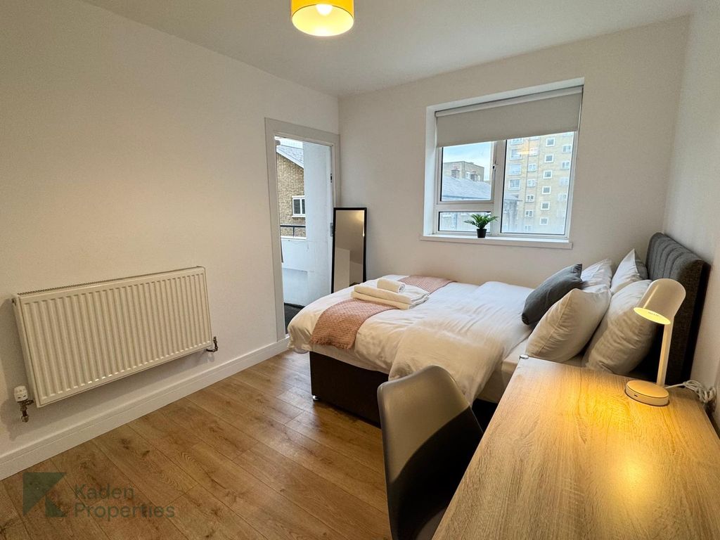 Property photo 2 of 31