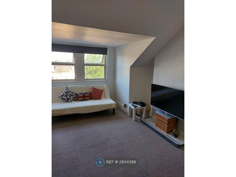Property photo 1 of 9 Lounge4