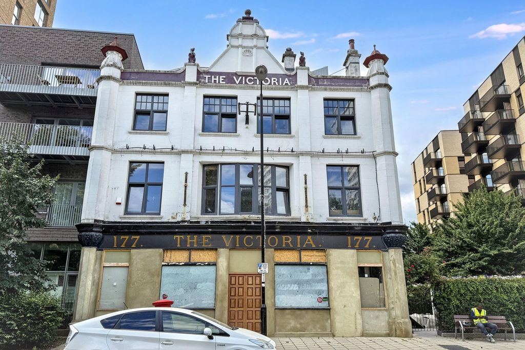 Property photo 1 of 11 The Victoria Pub, 177 Grove Street, London Se8 3Qq