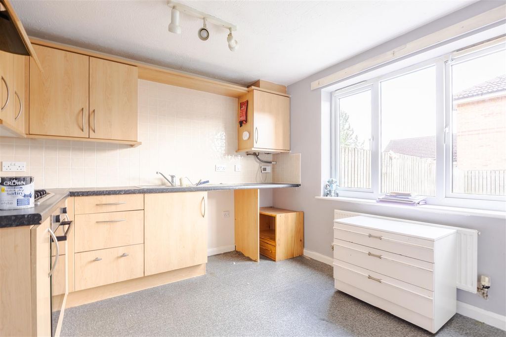 Property photo 3 of 8 Kitchen