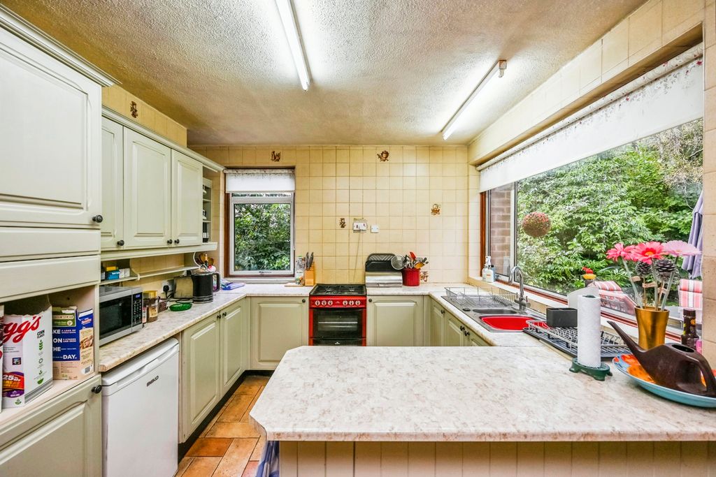 Property photo 2 of 8 Kitchen
