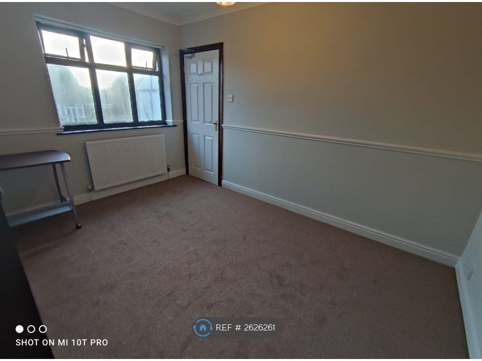 Property photo 1 of 6 Room 3