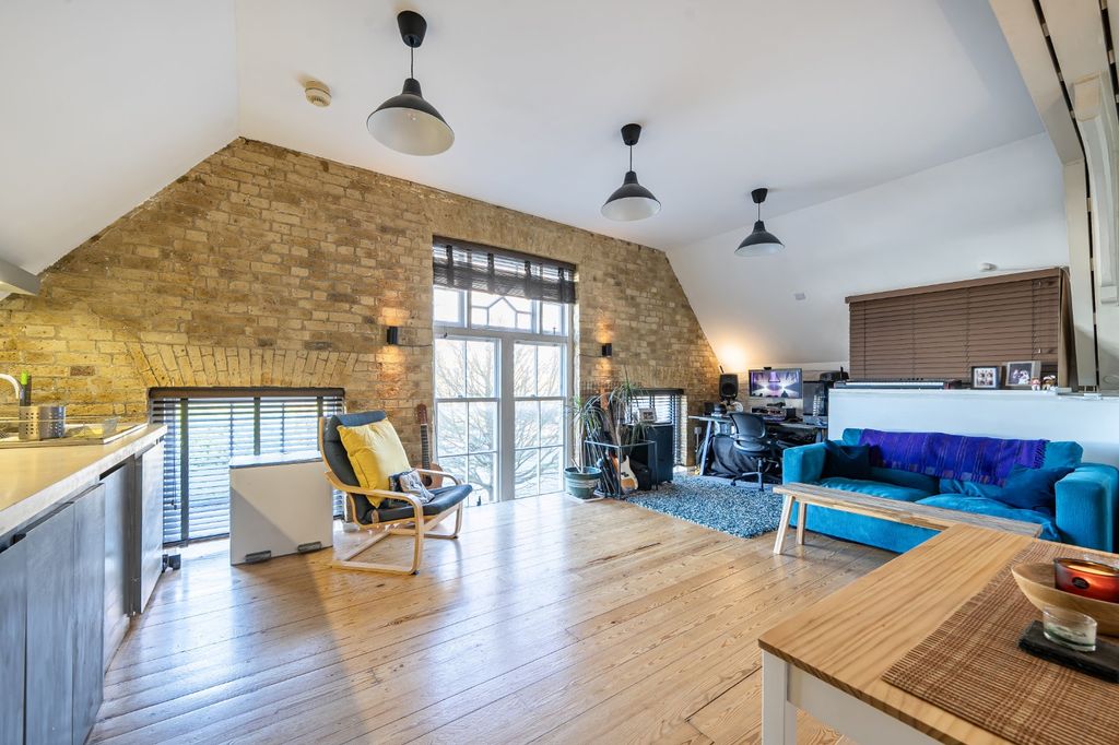 Property photo 3 of 18 Reception/Kitchen