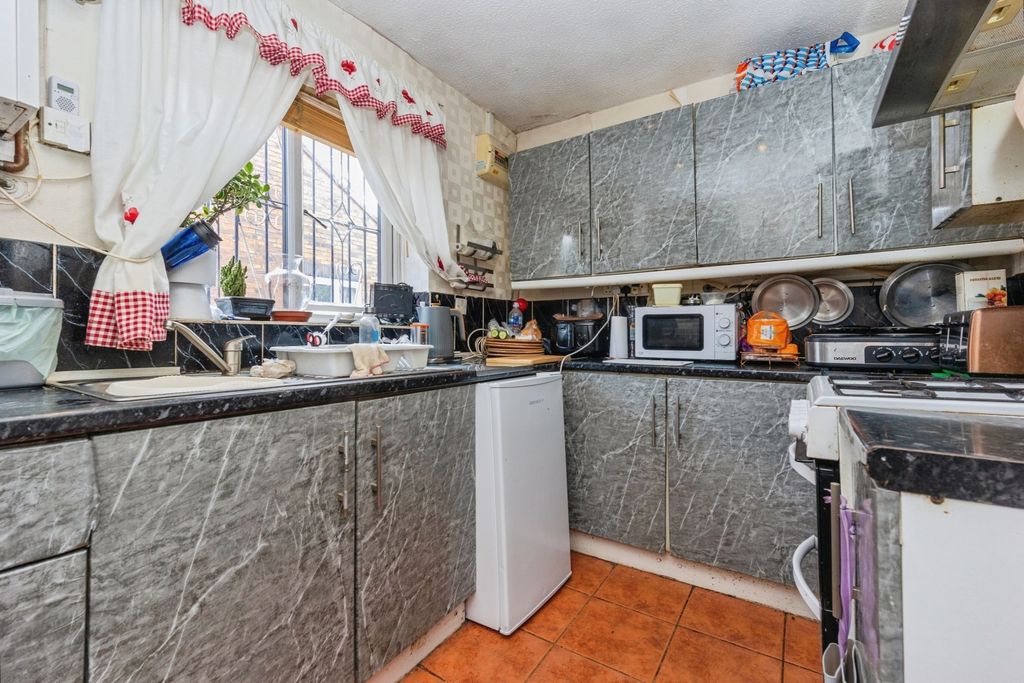 Property photo 3 of 11 Image 2