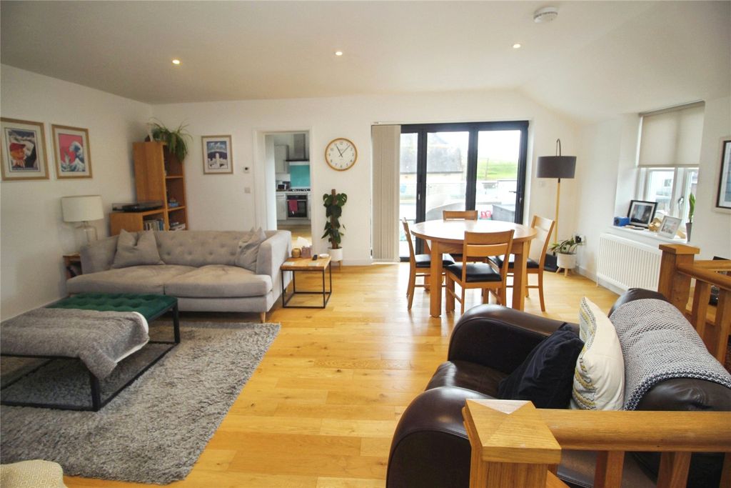 Property photo 2 of 17 Picture No. 18