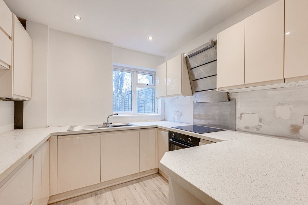 Property photo 3 of 31