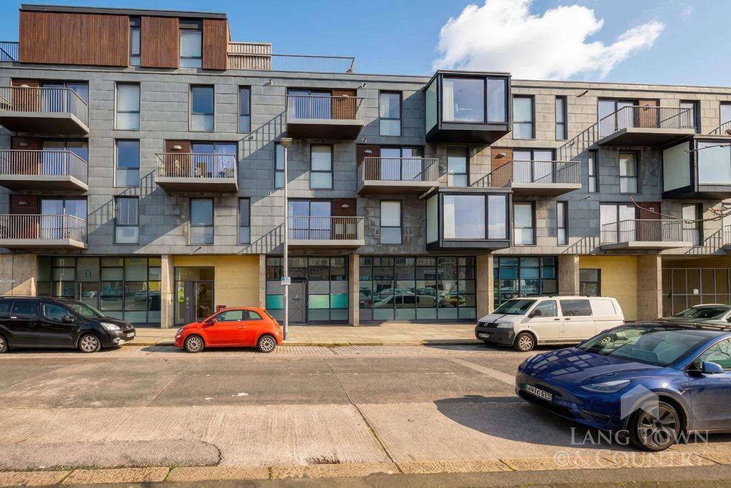 Property photo 1 of 10 Front (Exterior)