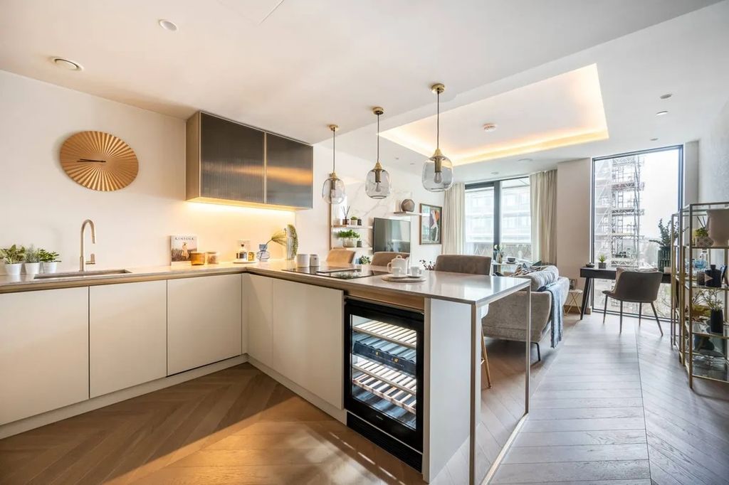 Property photo 2 of 19 Photo 4