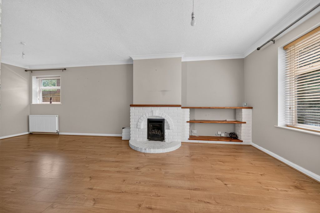 Property photo 2 of 25
