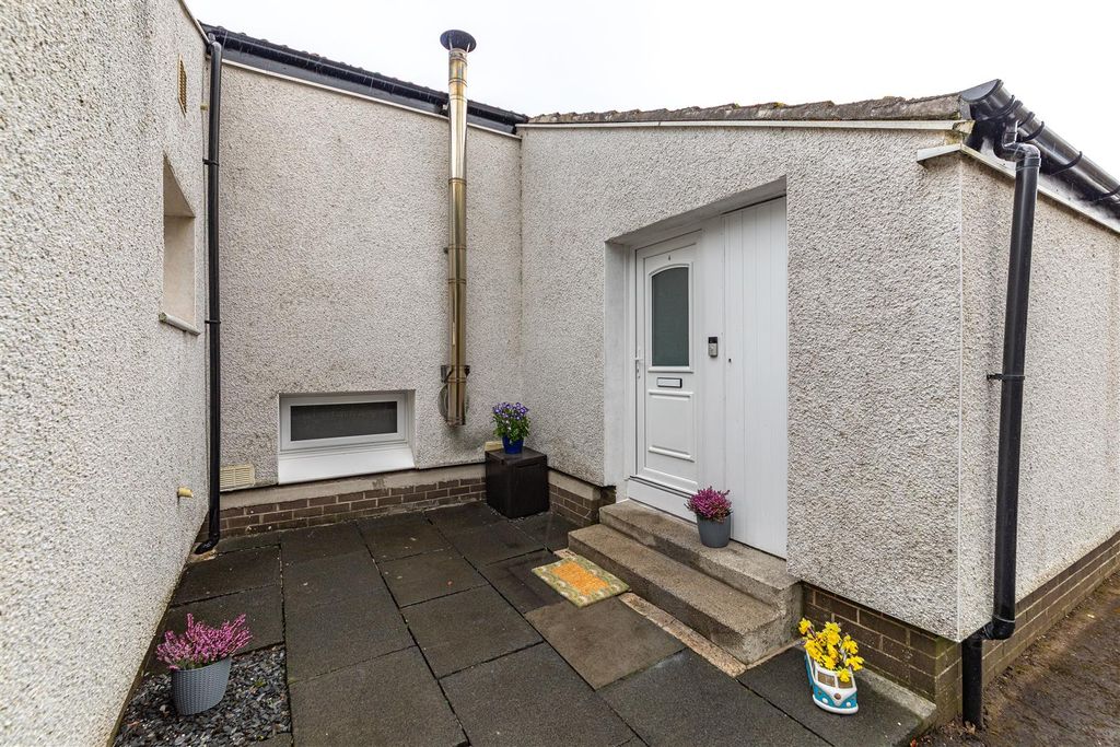 Property photo 2 of 23 4 Heather Court Galashiels 01.Jpg