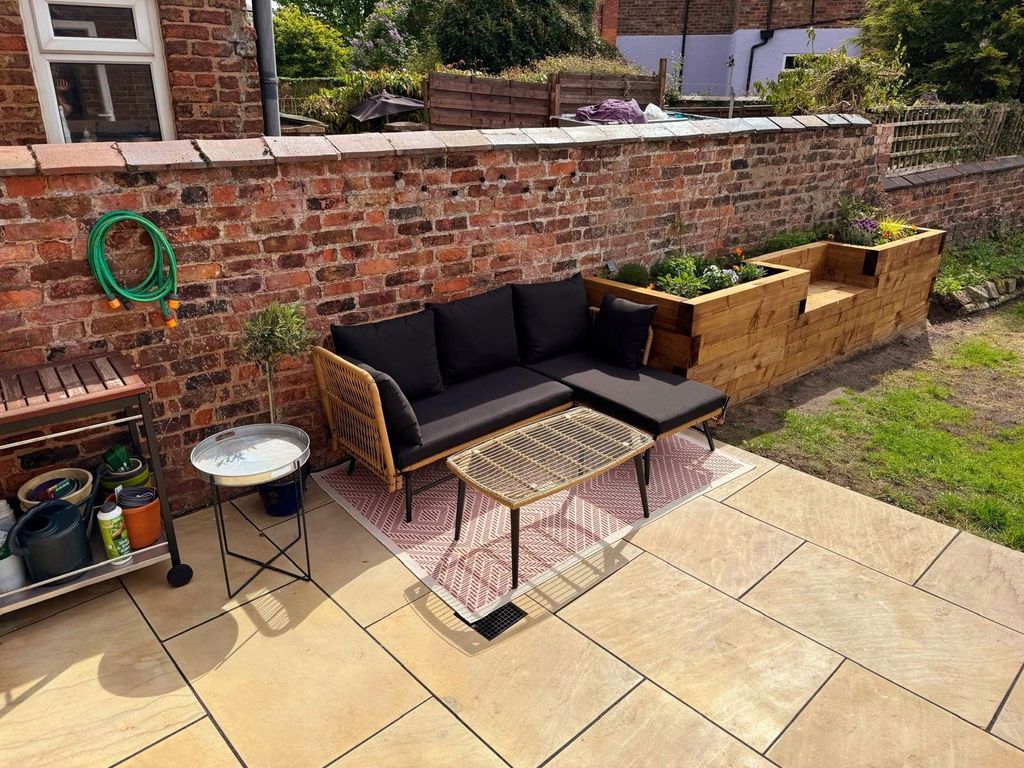 Property photo 2 of 18