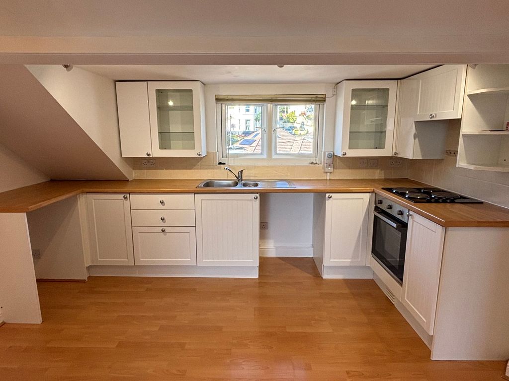 Property photo 2 of 7 Kitchen
