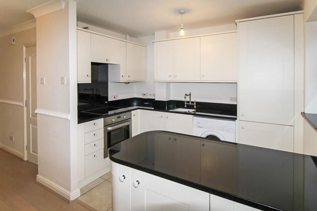 Property photo 2 of 9 Kitchen