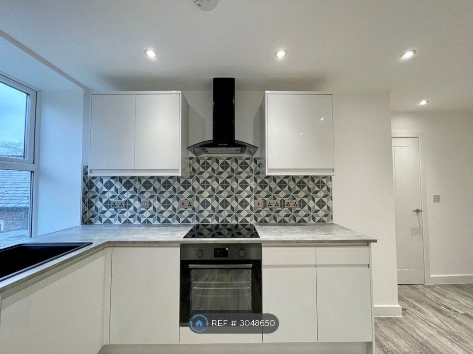 Property photo 3 of 8 Kitchen