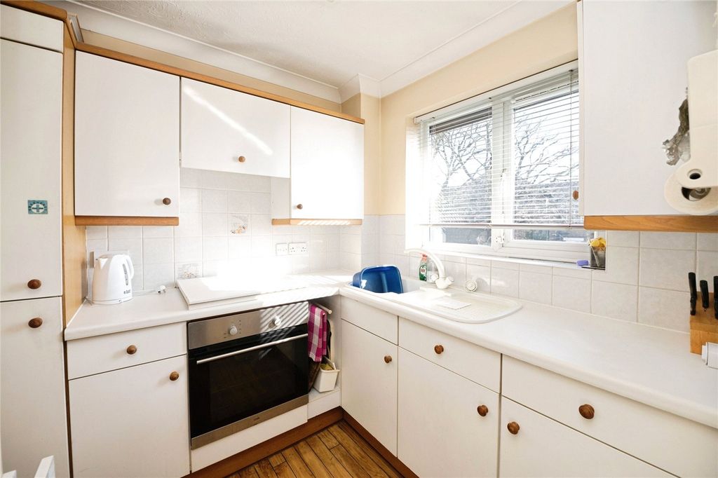 Property photo 2 of 11 Kitchen