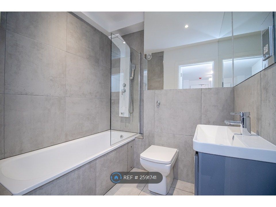 Property photo 3 of 9 Family Bathroom