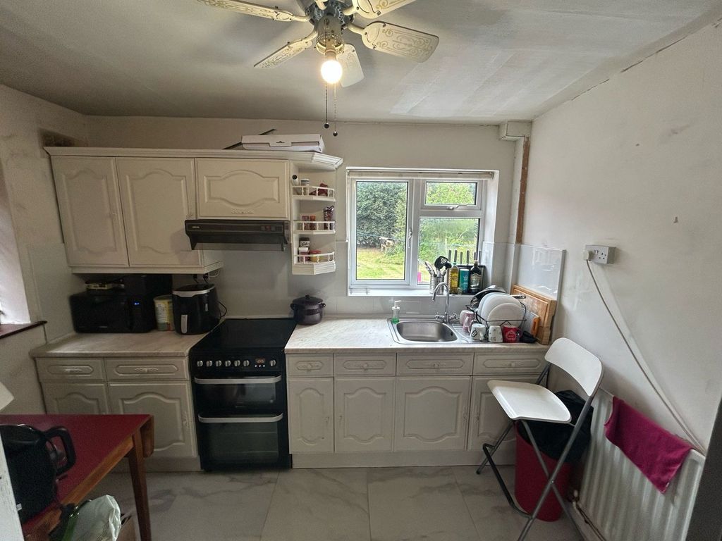 Property photo 2 of 13 Kitchen