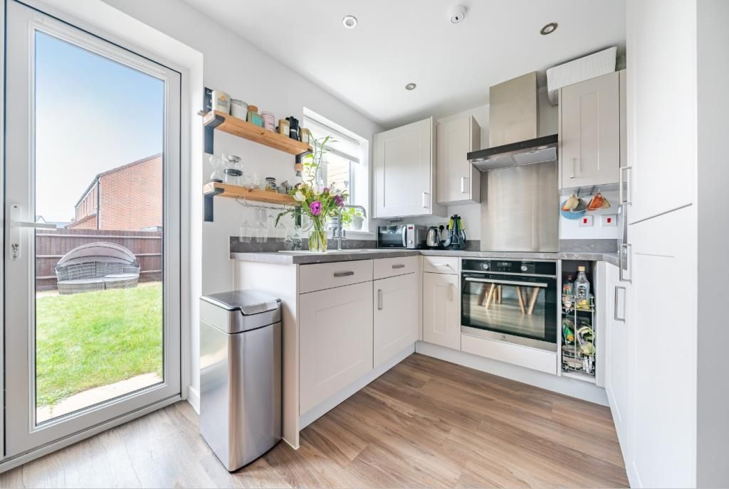 Property photo 2 of 11 Kitchen