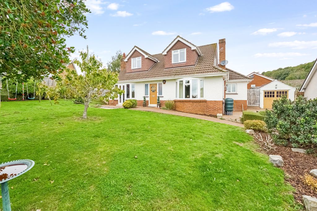 Property photo 1 of 36 4Â Bedroom Detached Bungalow For Sale