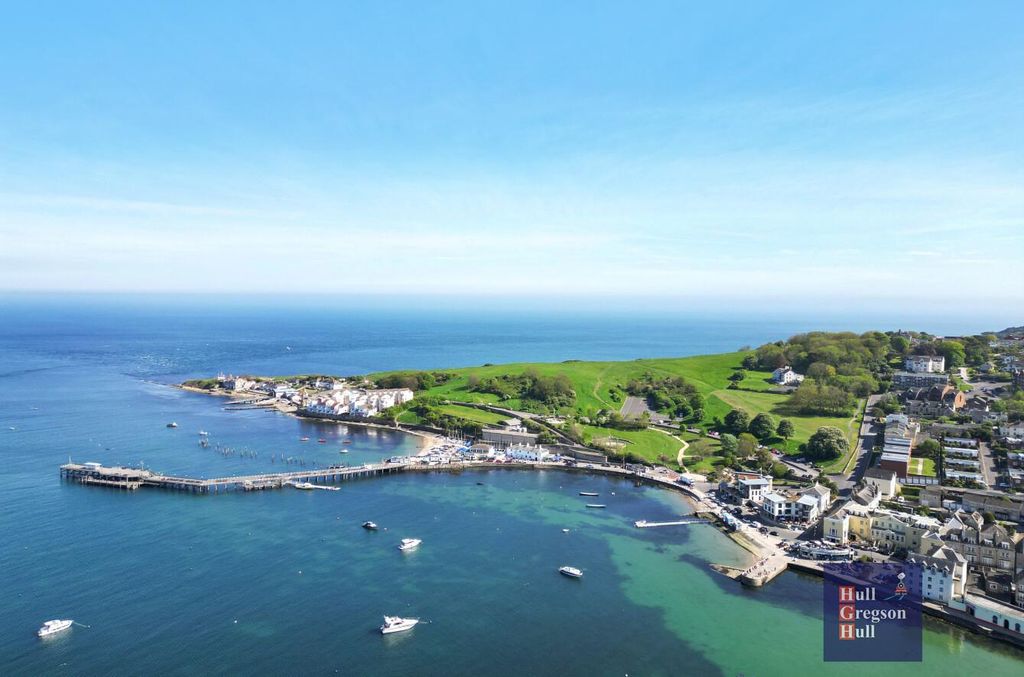 Property photo 3 of 20 Peveril Point