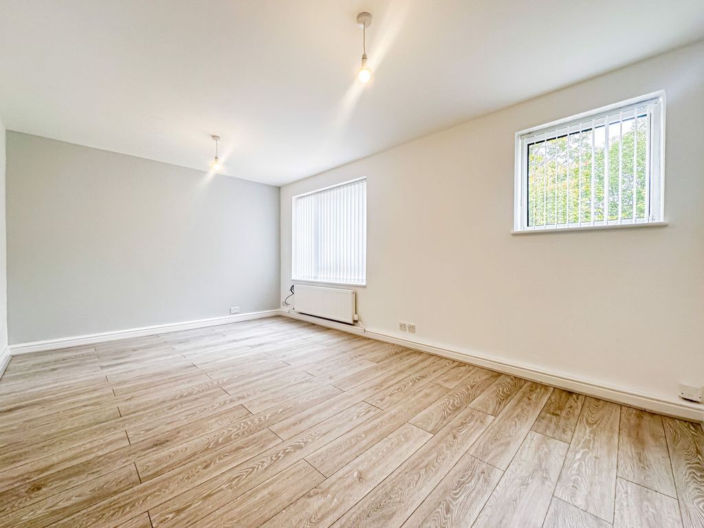 Property photo 3 of 8 Photo 1