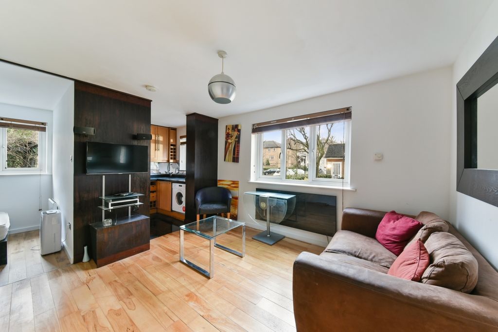 Property photo 3 of 6