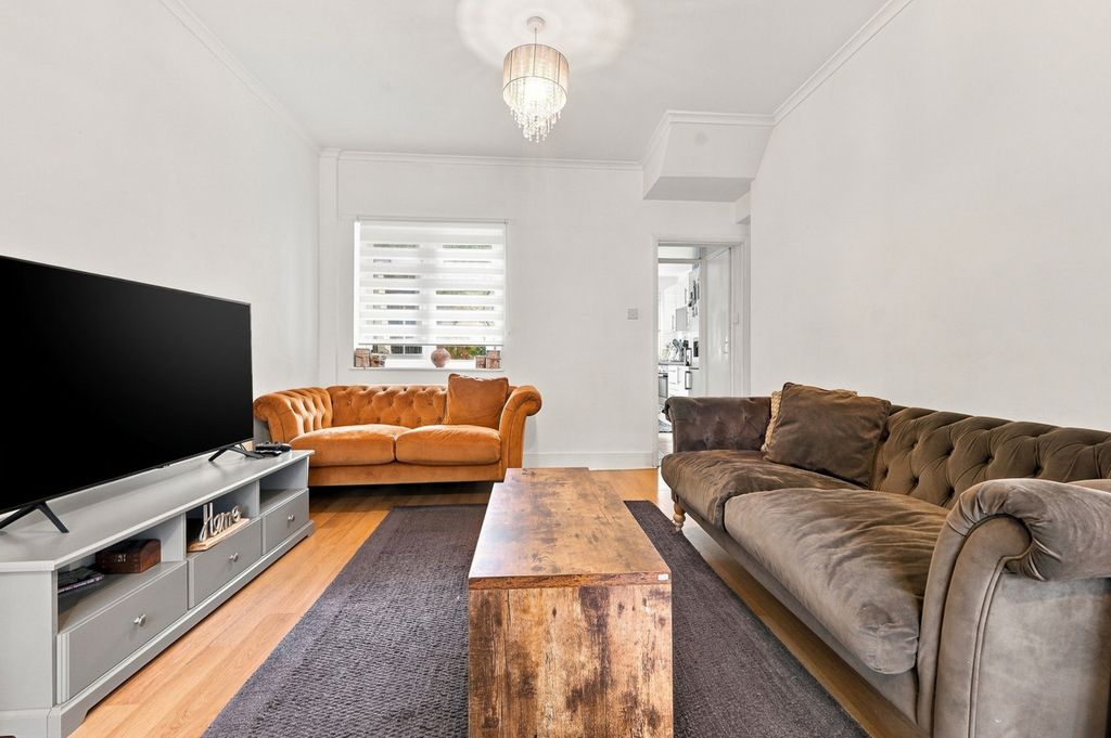 Property photo 3 of 11