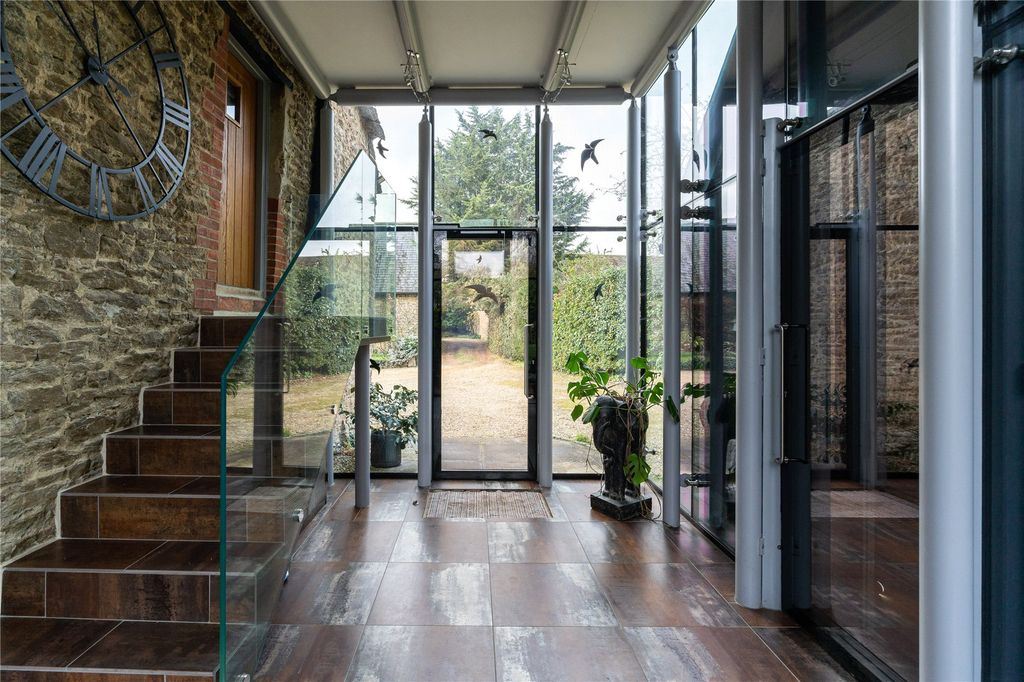 Property photo 3 of 40 Picture No. 37