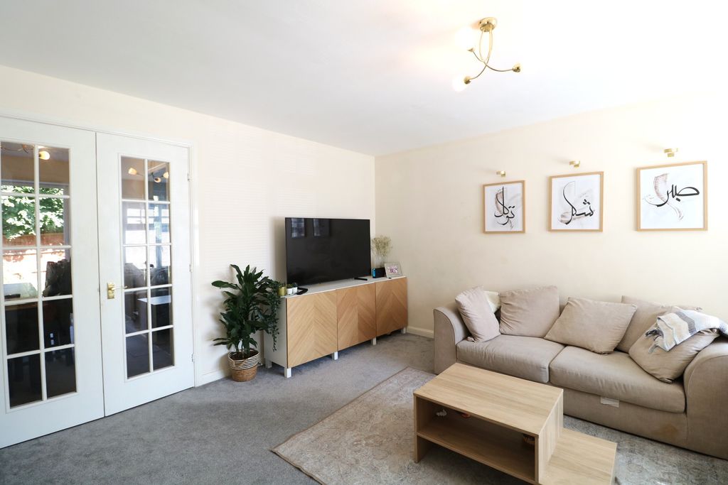 Property photo 3 of 18 Living Room1.2