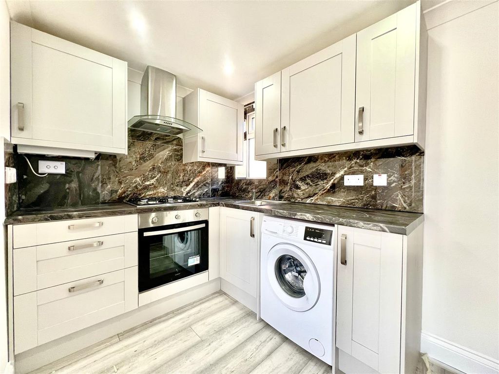 Property photo 1 of 7 Kitchen