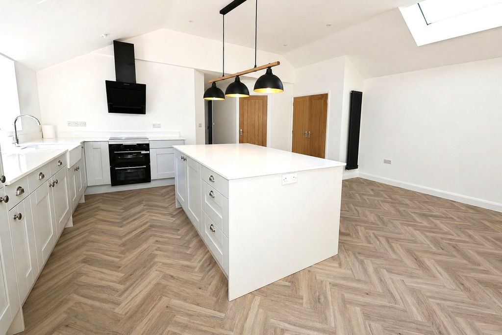 Property photo 3 of 19 5136483
